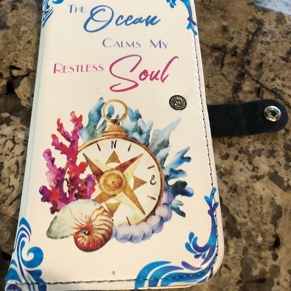 Almost new iPhone wallet phone case